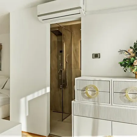 Casa De Povesti - Calea Victoriei * 布加勒斯特