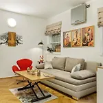 Casa De Povesti - Calea Victoriei *